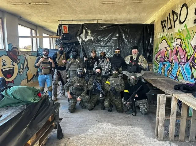 Jugadores de Black Wolves Navarra antes de una partida de airsoft