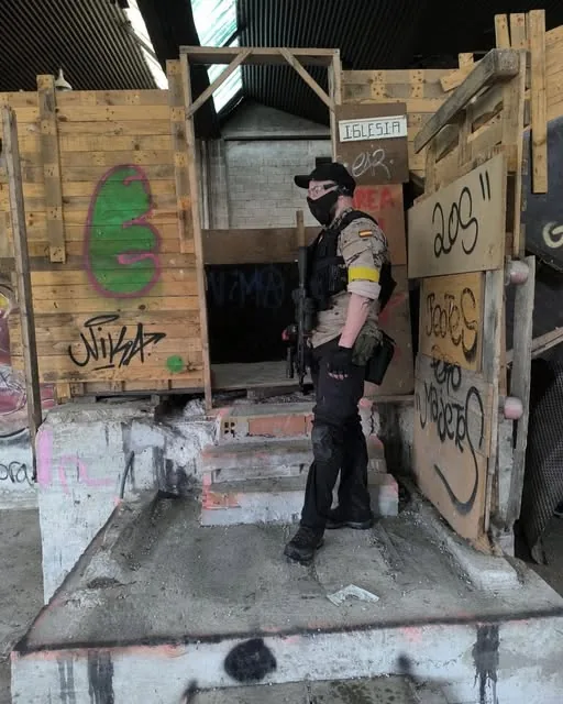 Jugador de airsoft de Black Wolves Navarra, cerca de Pamplona